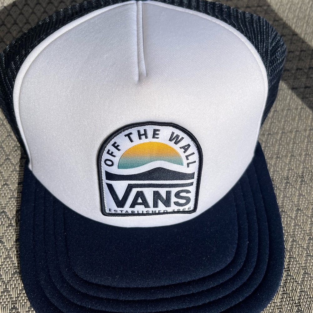 Vans Off The Wall Trucker Hat - White and Navy